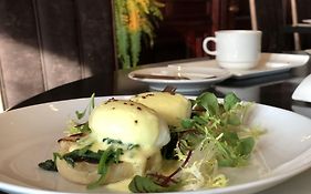 Neighbourgood Sutter Mansion